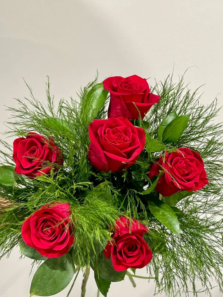 Ram de mitja dotzena de roses