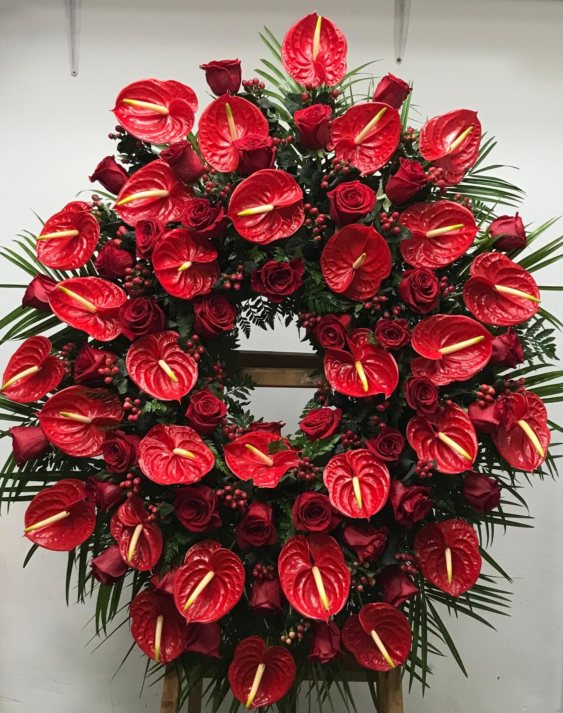 Corona Anthurium i Roses Vermelles